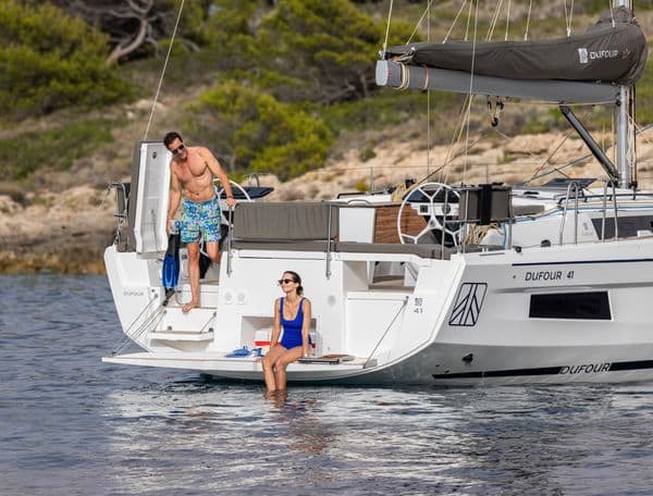 Dufour 41, une plateforme de bain XXL